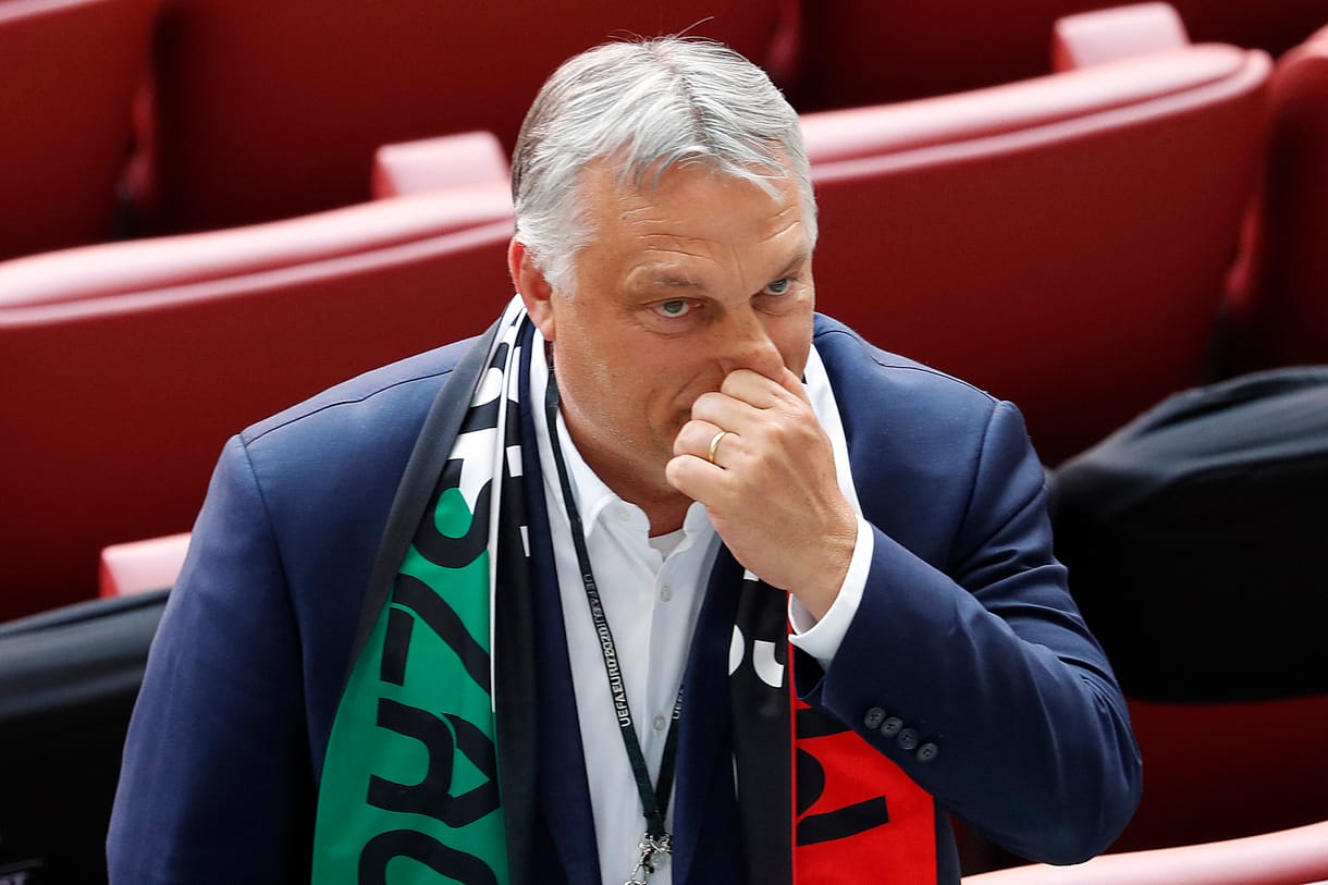 A román szélsőségesek mémekben dicsőítik példaképüket, Orbán Viktort