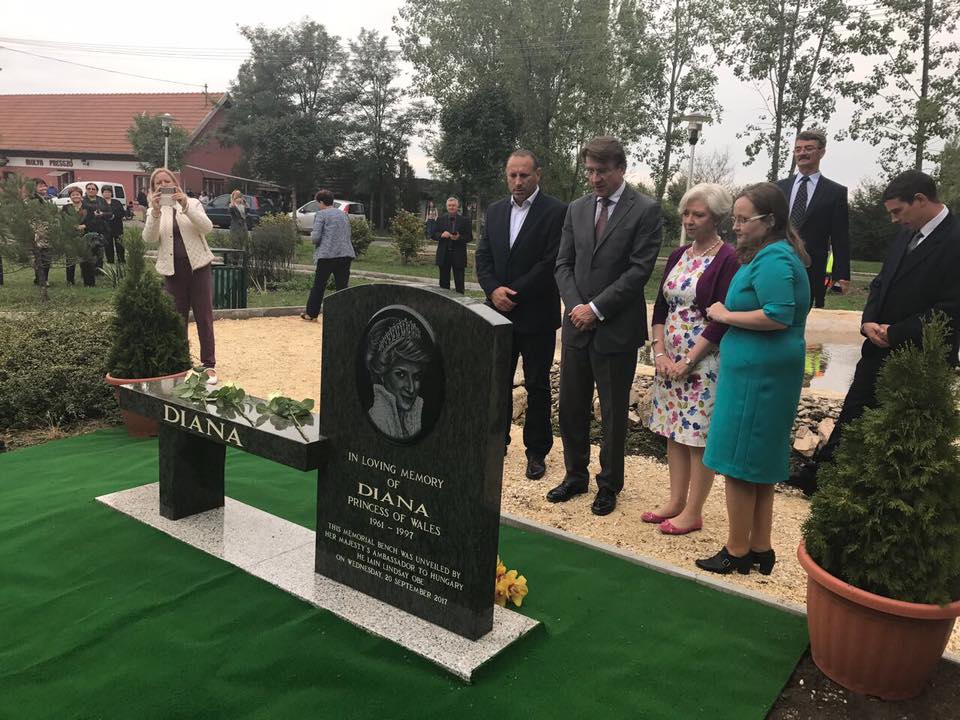 Örményesen azokra is gondoltak, akiknek hiányzik Diana hercegnő