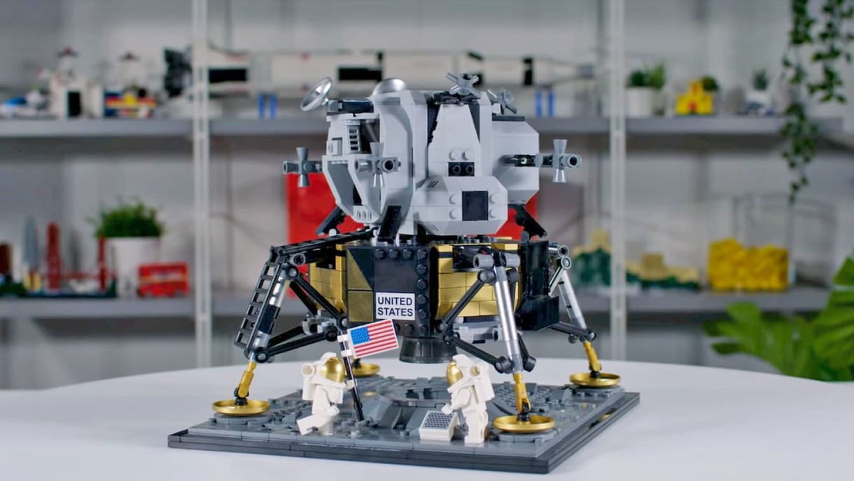 Apollo 11-es szettet adott ki a Lego