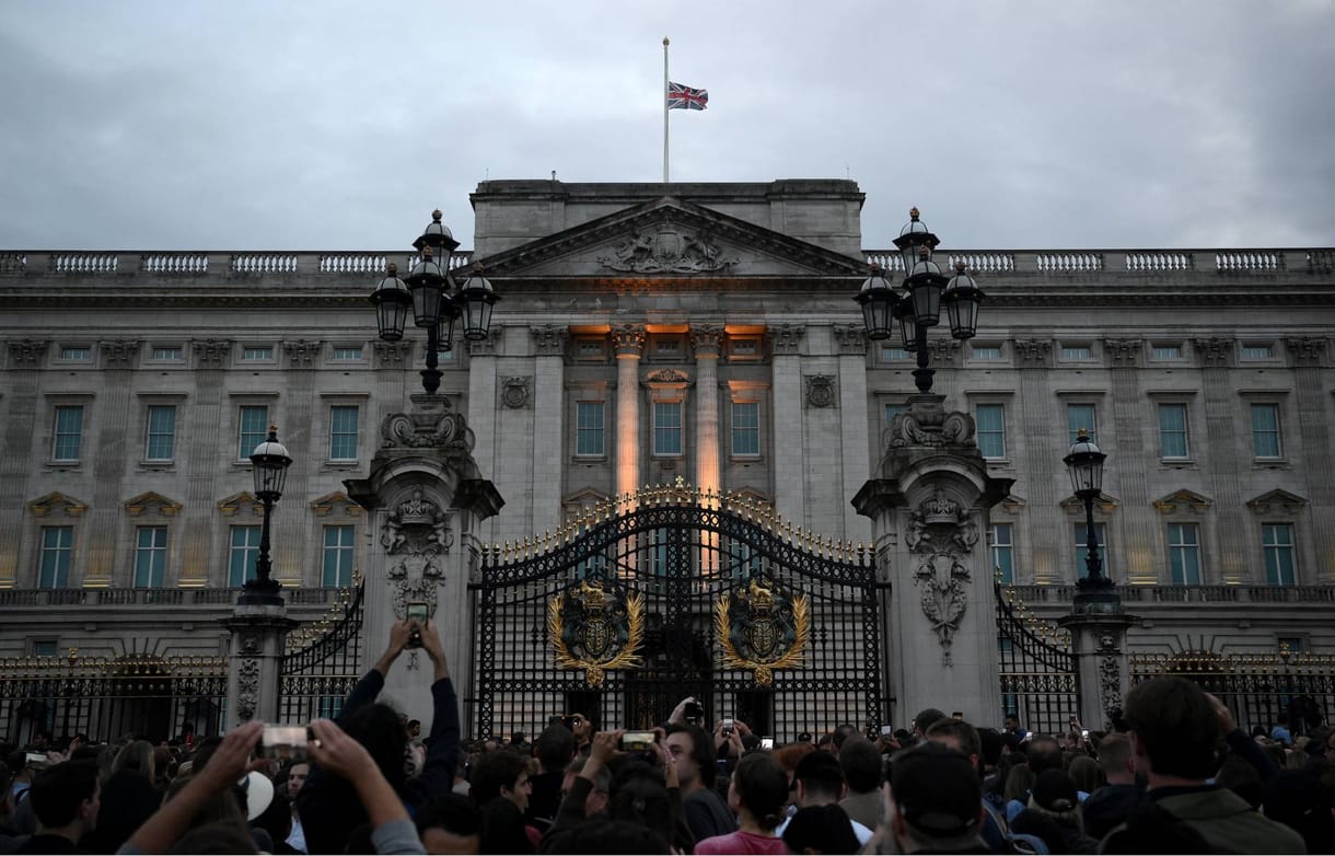 Lecsukták a Buckingham-palota egyik munkatársát, miután eldurvult a karácsonyi buli