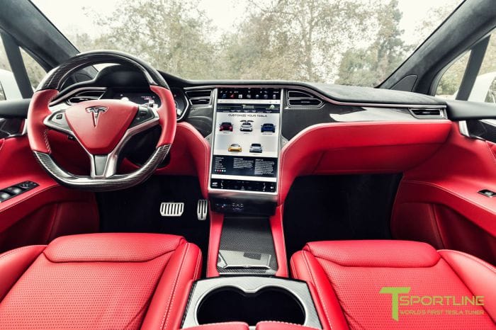 Ez a Tesla elindult a Bentley-sedés útján