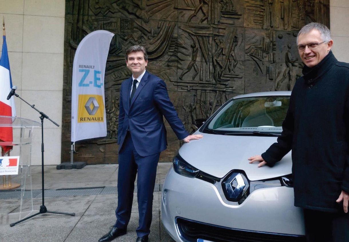 Miniszter kapta az első elektromos Renault Zoe kisautót