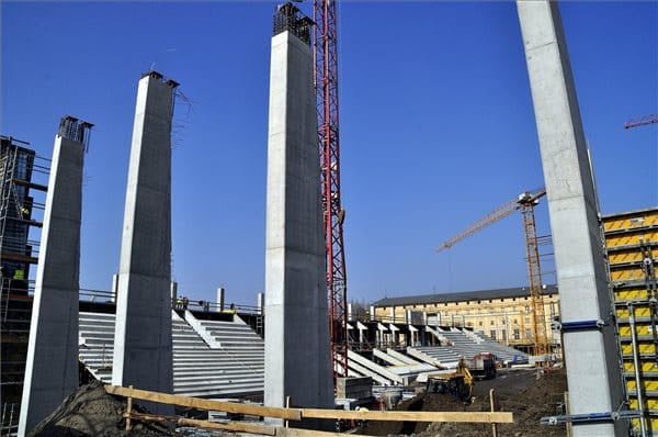 Tovább dübörög a stadionépítés Magyarországon
