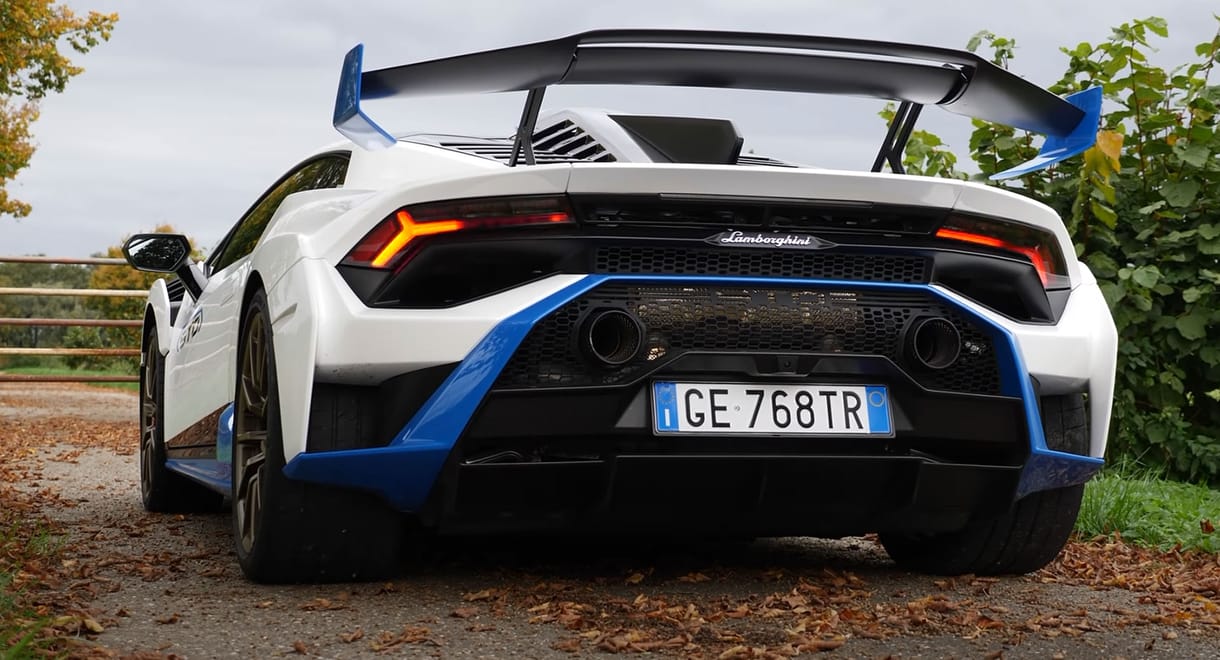 Az egyik legizgalmasabb Lamborghini, a hátsókerék-hajtású Huracan STO autópályán sem vall szégyent