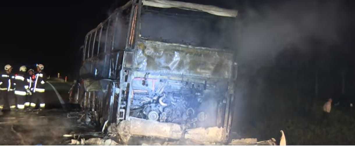 Porig égett egy lengyel busz az M3-ason éjszaka