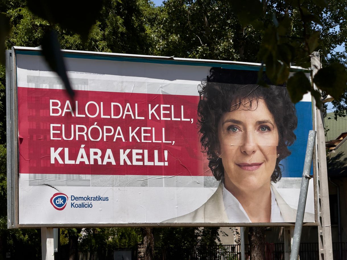 Óriásplakáton hirdeti a DK, hogy szükség van Klárára is