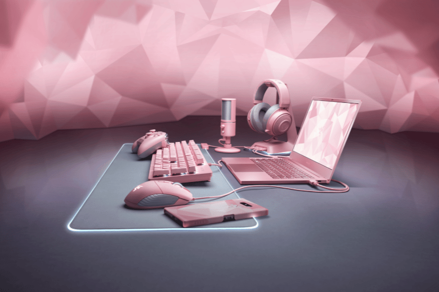 Valentin-napra laptopot, billentyűzetet, egeret is rózsaszínben adott ki a Razer