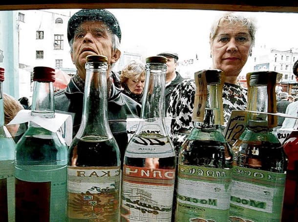 Brit tudósok felemelnék az alkoholfogyasztás korhatárát