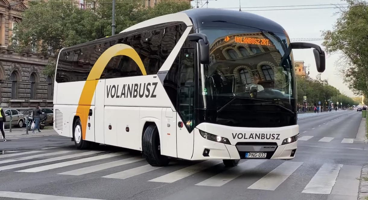 Volánbusz: Nem büntetik a buszsofőrt, aki maszk nélküli utast enged fel