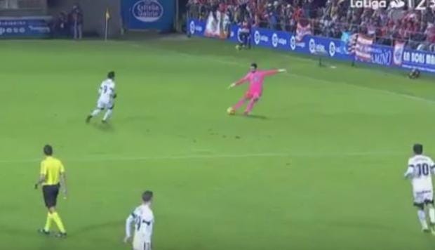 70 méterről büntetett a kapus egy spanyol meccsen - videó