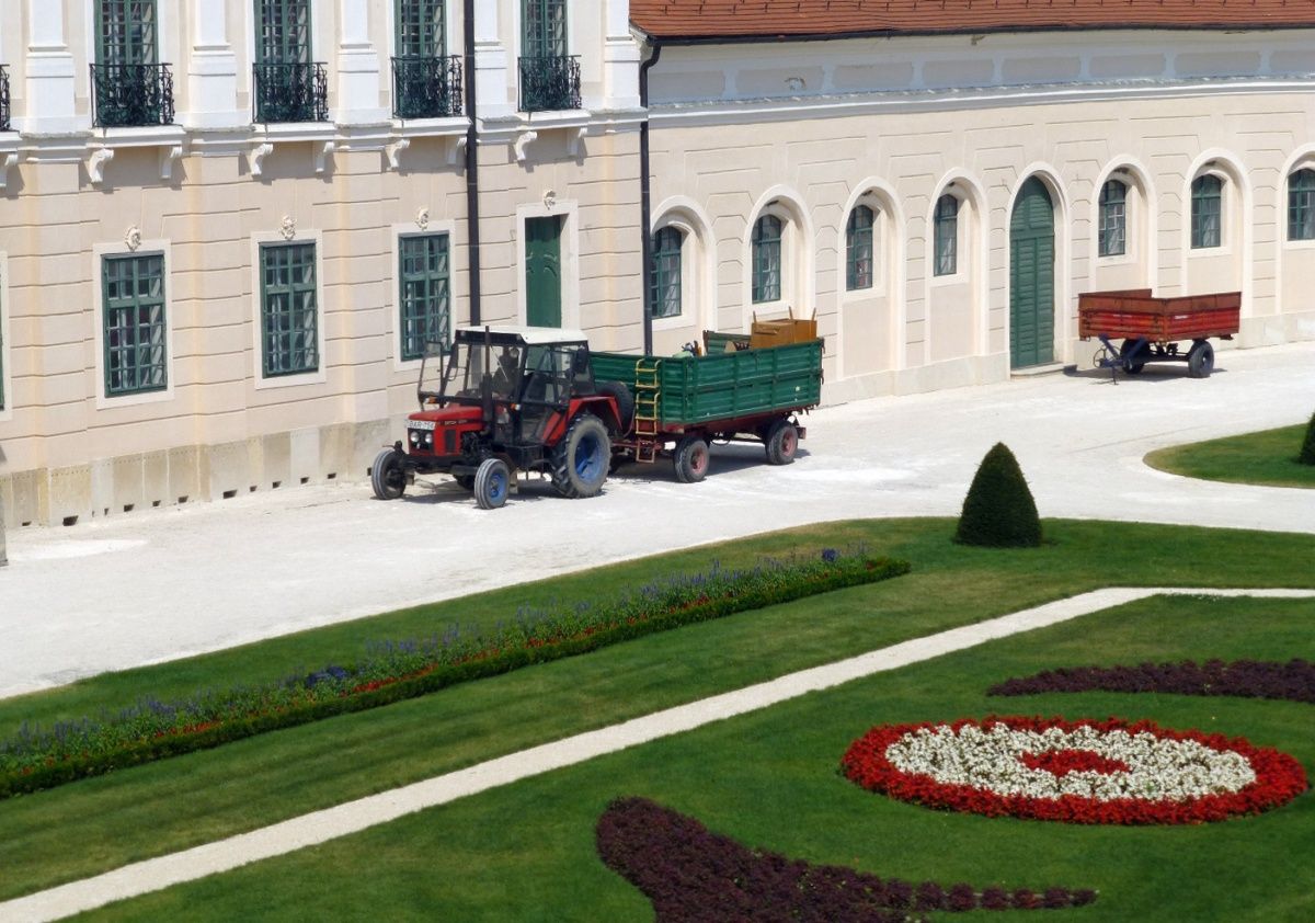 Hiába írtak Orbánnak a fertődi kastélyból kitett diákok