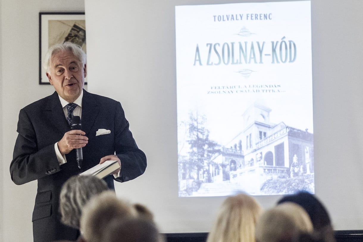 Egy angol regényből lophatott A Zsolnay-kód írója, Tolvaly Ferenc