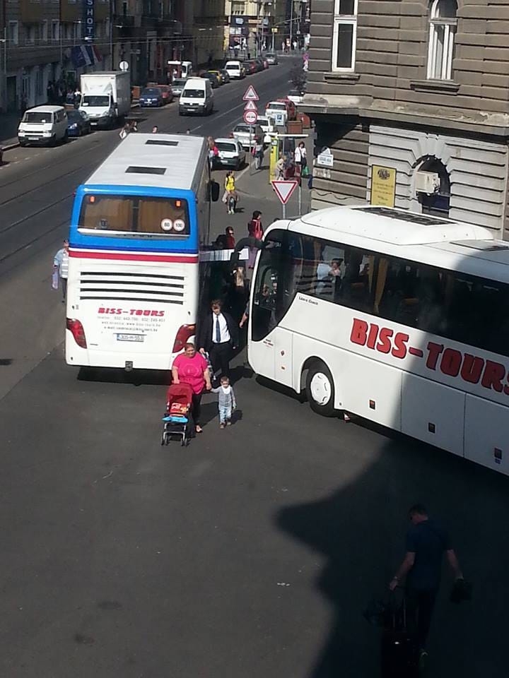 Pökhendi válaszlevelet kapott a hoteltől a turistabuszokra panaszkodó férfi