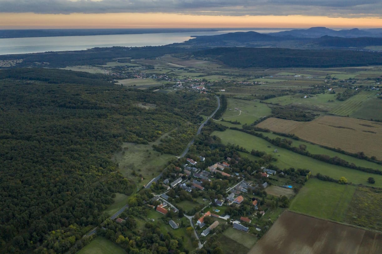Százával költöztek a Balaton-parti településekre tavaly