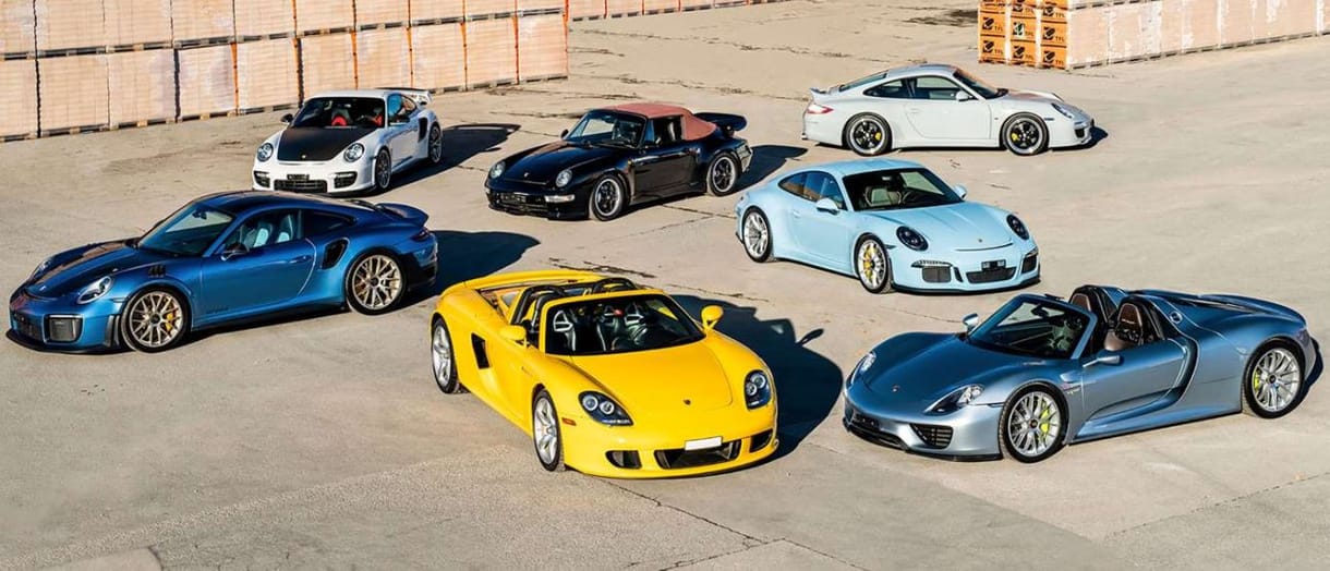 1,2 milliárd forint volt csomagban hat Porsche erről a képről