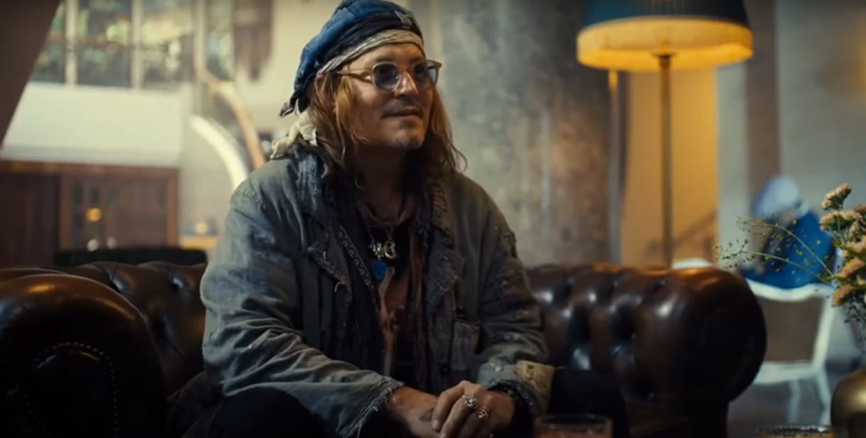 Johnny Depp a Gellért szállóban forgatott, de meggyűlt a baja az ajtóval 