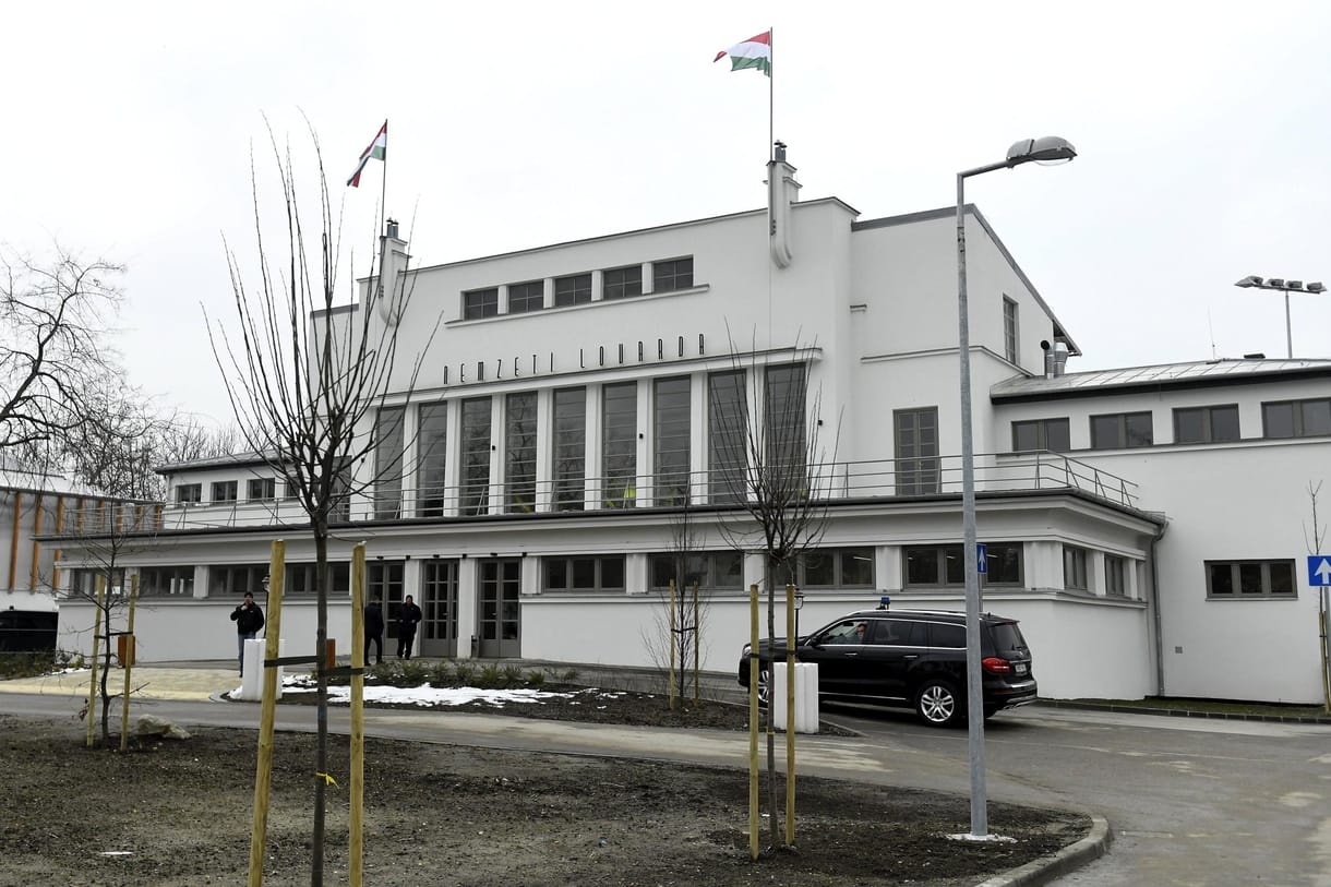 Mészáros gyerekei is építették, 300 millióval drágább lett, de Orbán is elment az avatójára