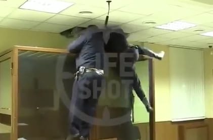 Ilyen szökési kísérletet sem lát minden nap a rendőrség – videó Oroszországból