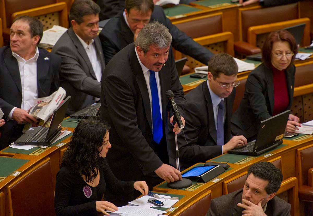 Már a kiemelkedő nemzeti értékeket is miniszteri biztos felügyeli