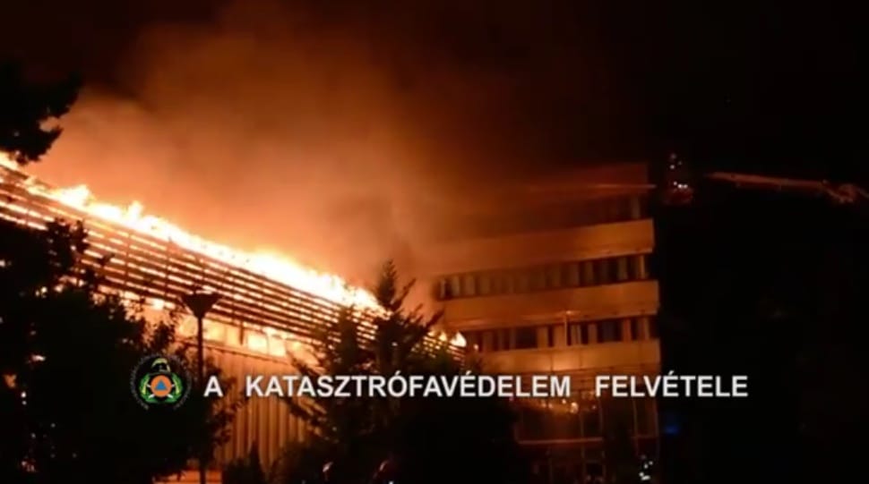 Videó jött az atlétikai csarnok leégéséről