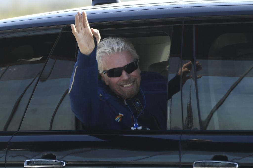 Sikeresen landolt a világűr peremén tett útja után Richard Branson