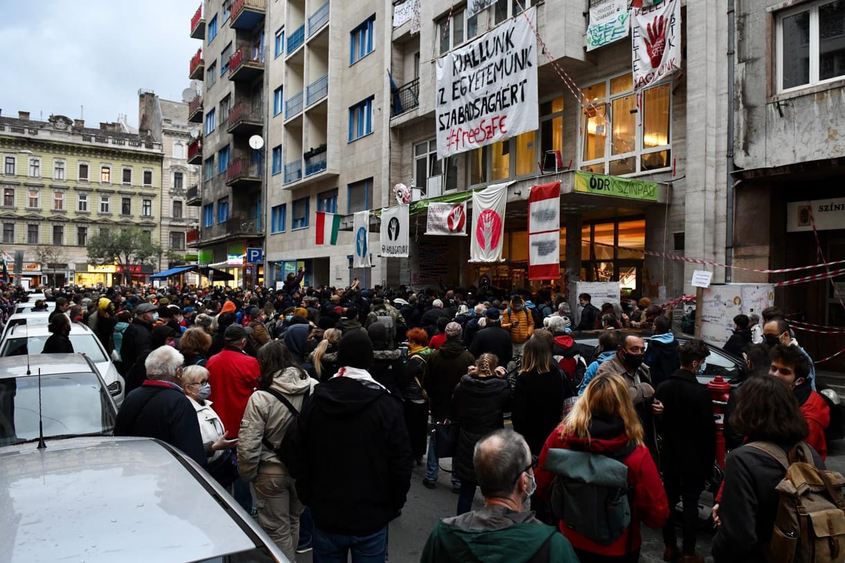 Nulla kredittel zárhatják le az SZFE-hallgatók őszi félévét