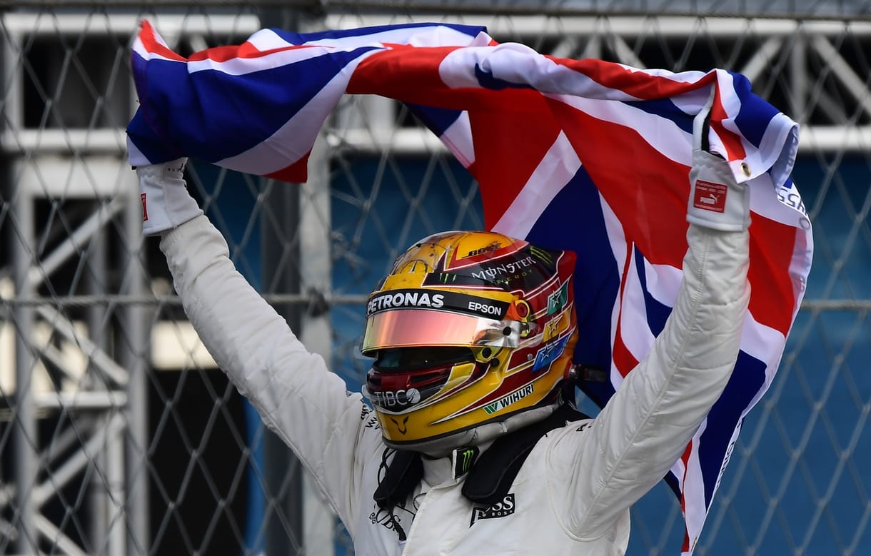 Hamilton indul az élről az idei első futamon