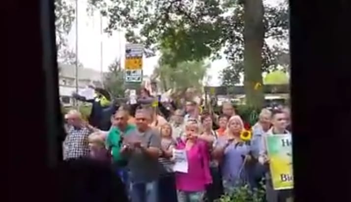 Megdöbbentő, hogyan fogadták a németek a szíriaiakat – videó