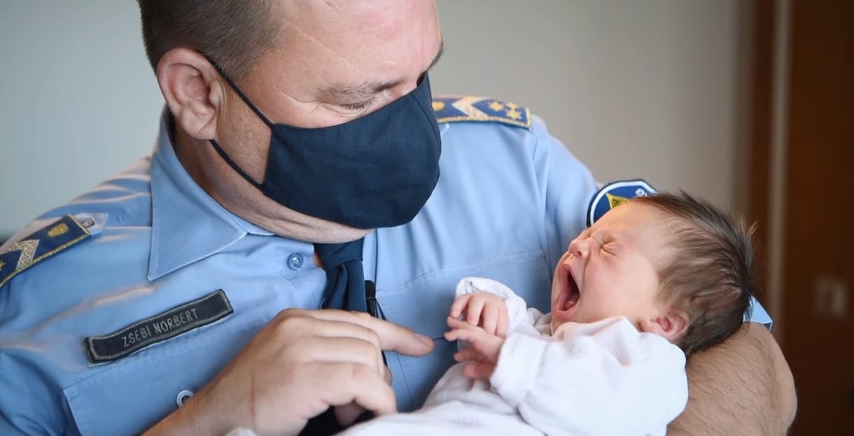 A rendőrség előre figyelmeztetett, hogy robbanni fog a cukiságbomba