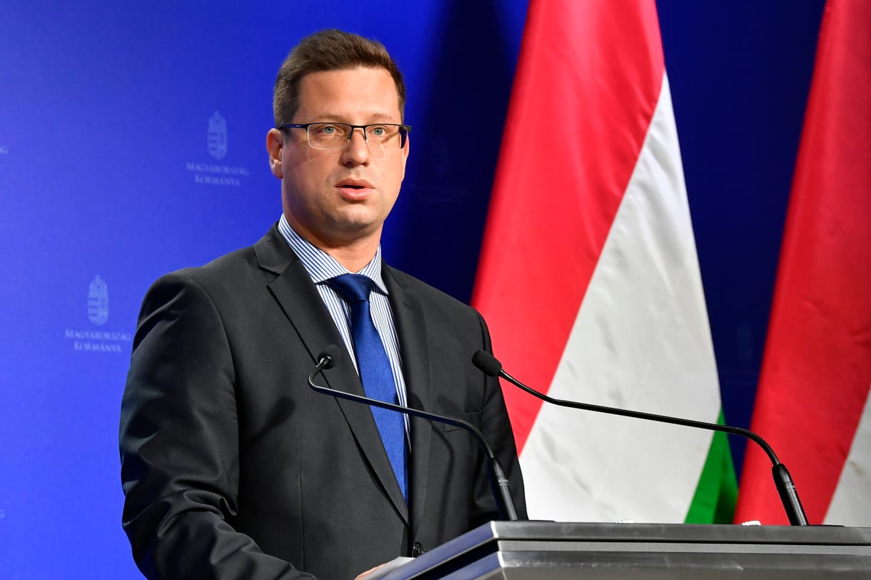 Kormánytagok nem mennek karanténba Gulyás betegsége miatt