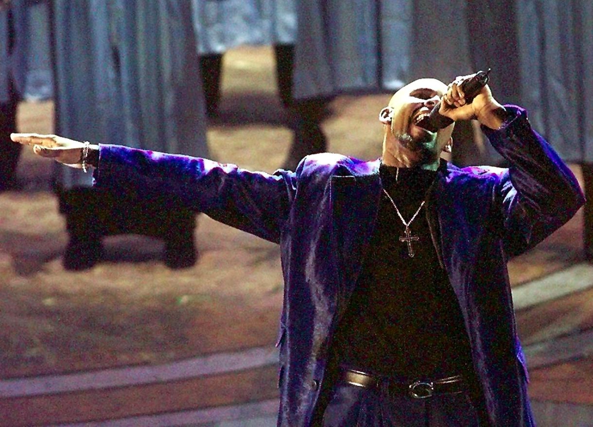 Saját szexrabszolgát nevelt egy 14 éves lányból R Kelly