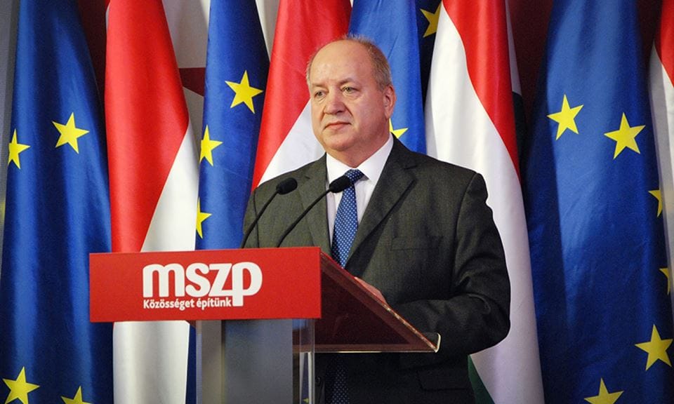 Korózs Lajos: Integetünk egymásnak