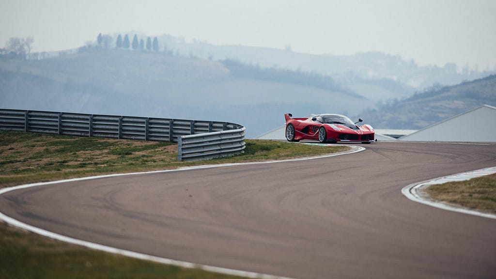 Így száguldott Vettel az 1050 lóerős Ferrari FXX K-val