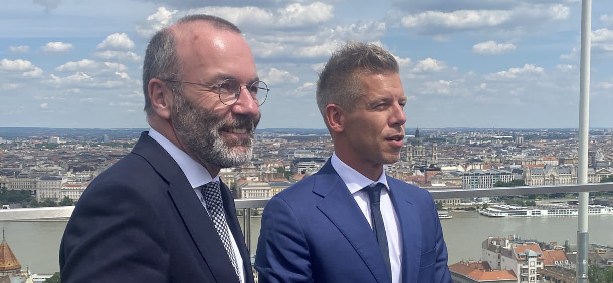 A Spiegel tudósítója Budapestre jött megnézni, hogyan akarja Manfred Weber legyőzni Orbán Viktort