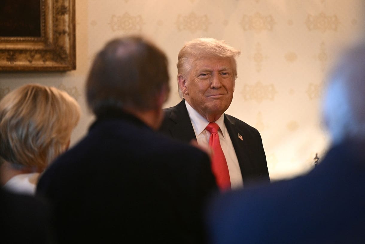 Gyalázkodva kívánt boldog húsvétot Donald Trump a „kártékony baromnak” és a „baloldali holdkórosoknak”