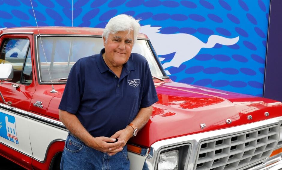 Súlyos égési sérülésekkel került kórházba Jay Leno, miután lángra kapott az egyik autója