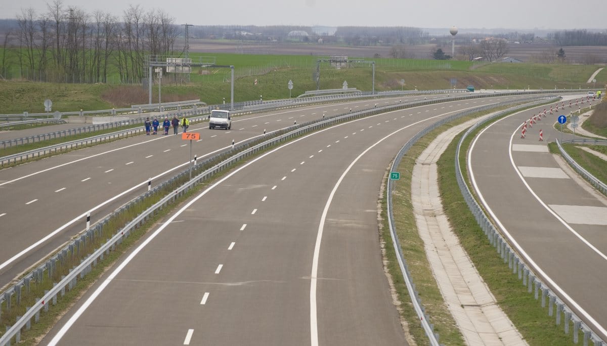 Megnyitották a forgalom előtt az M31-es autópályát