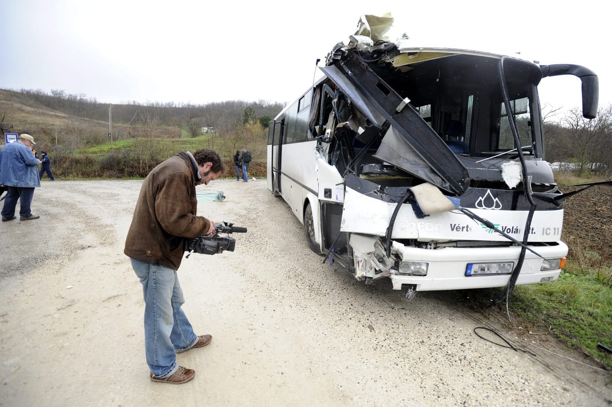 Komoly buszbaleset történt Komárom-Esztergomban