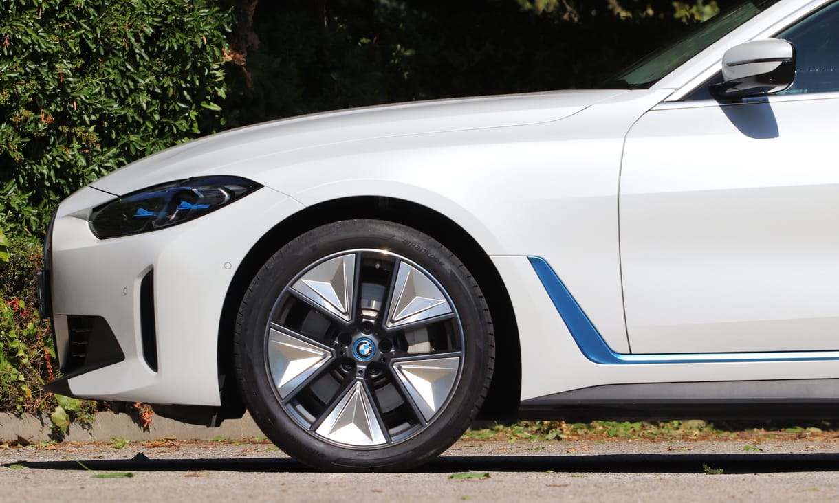 Jönnek az 1000 kilométeres hatótávú elektromos BMW-k
