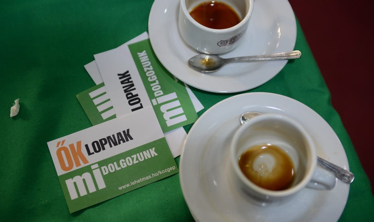 Seres: Ocsmány politikai alku