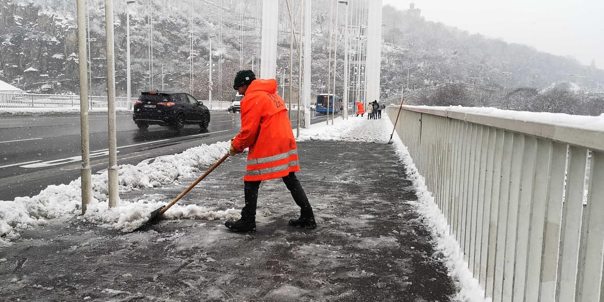Kinek a feladata eltakarítani a havat?