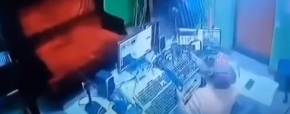 Élő adásban lőtték le DJ Johnny Walkert, filippínó rádiós műsorvezetőt
