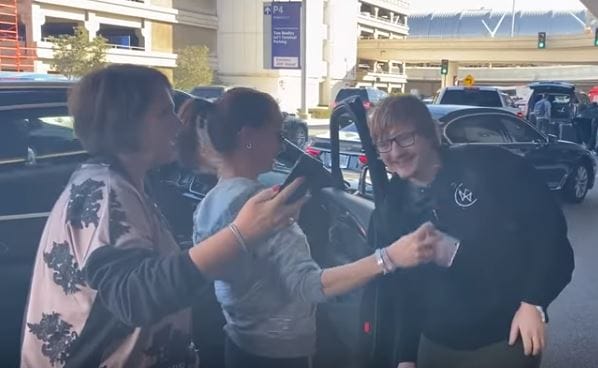 Dobó Kata szelfizett egyet Ed Sheerannel, de kiderült, átverték (videó)