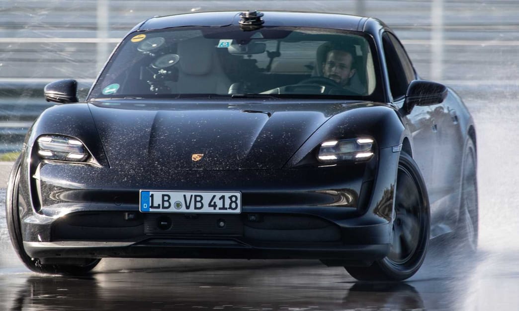 A Porsche azt szeretné, 2030-ra már az eladásaik 80 százaléka elektromos autó legyen
