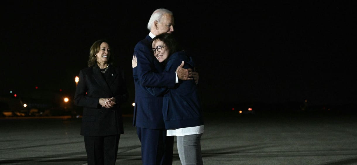Bidennek és Putyinnak is jól jött a hidegháború utáni legnagyobb fogolycsere, ám Ukrajna aggódik