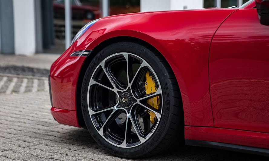 2,6 másodperc alatt 0-ról 100-ra, ezt tudja a 710 lóerős új Porsche