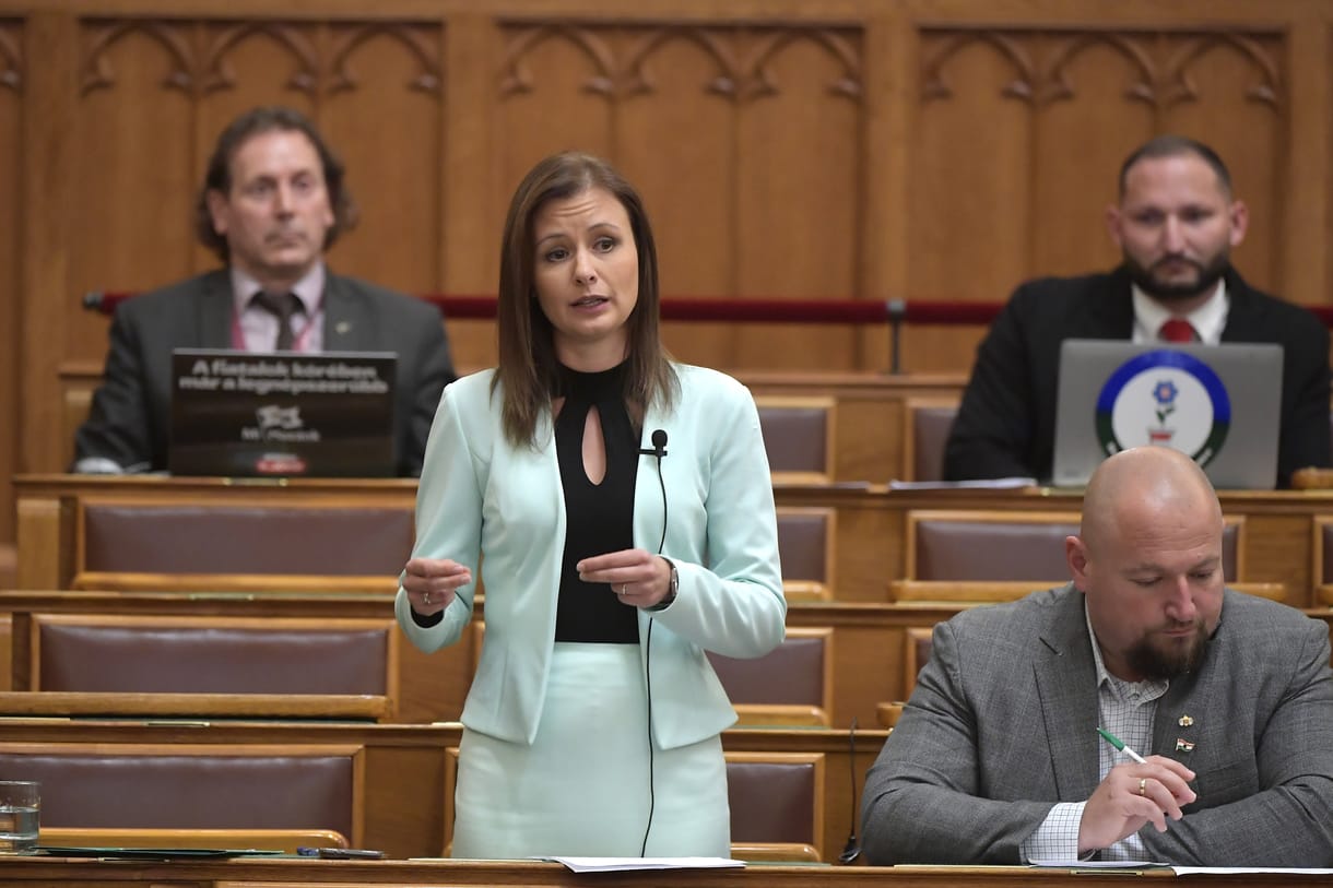 Dúró Dórát indítja a Mi Hazánk a tolnai időközi választáson