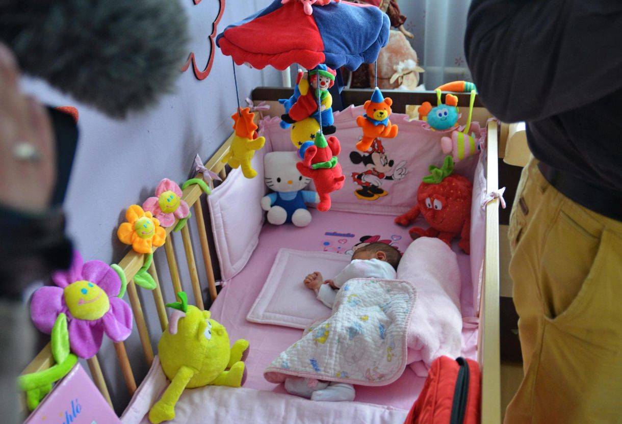Szívmelengető fotó: Már otthon alszik a kórházból elrabolt újszülött