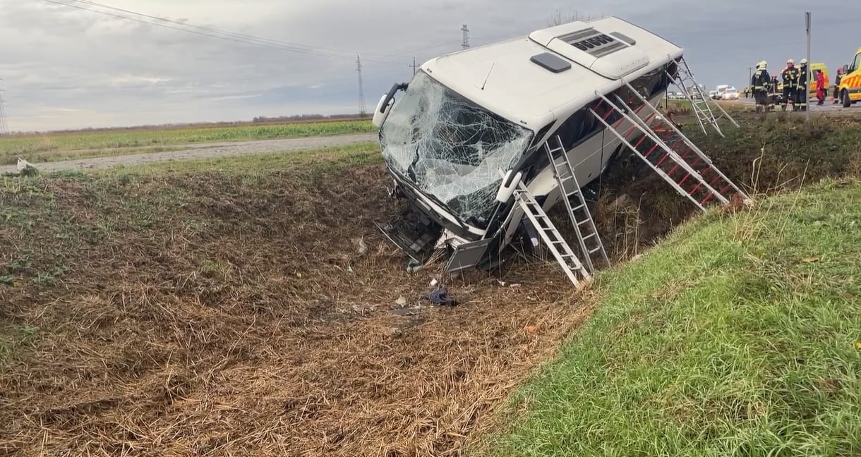 Súlyosabb buszbaleset történt Hódmezővásárhelyen, többen megsérültek
