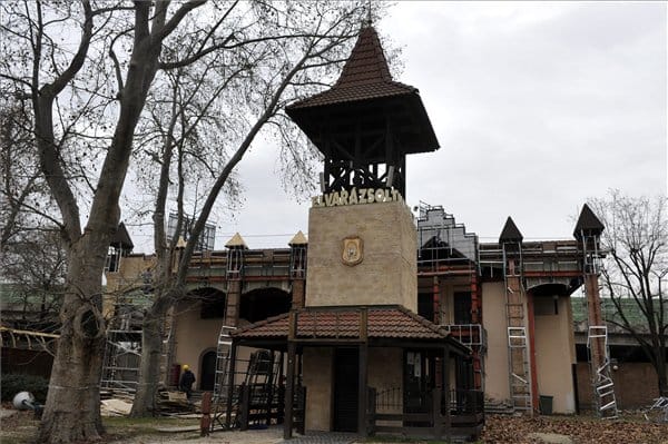 Bontják az egykori Vidámpark két híres játékát – fotók
